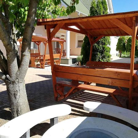 Imola Es Andrea Apartmanhaz Hajduszoboszlo Exterior photo