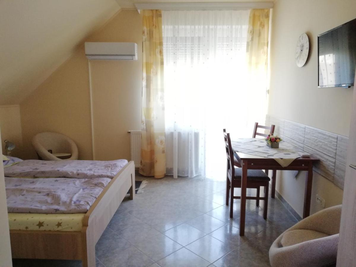 Imola Es Andrea Apartmanhaz Hajduszoboszlo Exterior photo