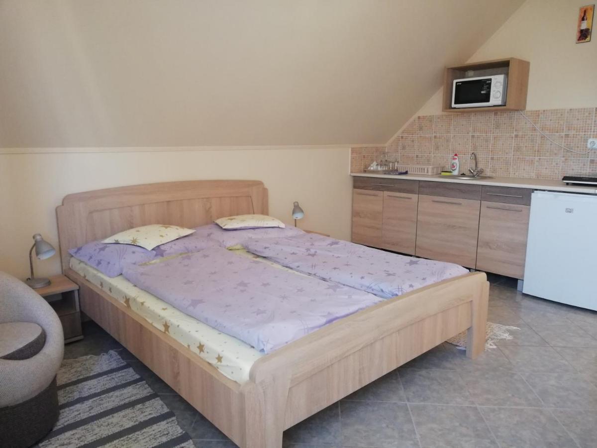 Imola Es Andrea Apartmanhaz Hajduszoboszlo Exterior photo