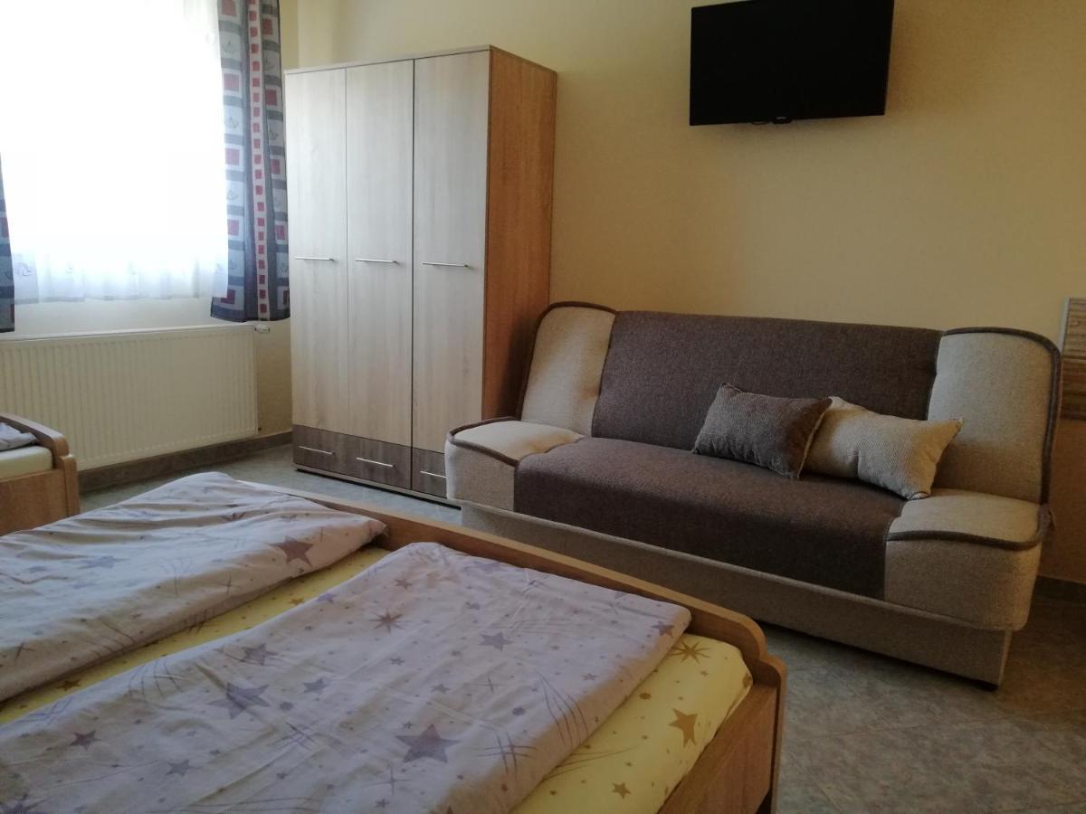 Imola Es Andrea Apartmanhaz Hajduszoboszlo Exterior photo